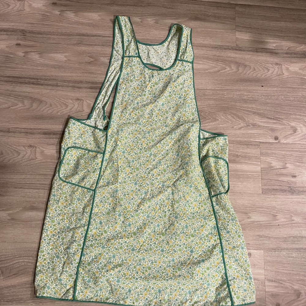 Vintage Green 70s Pinafore Floral Retro Handmade Cottagecore Traditional